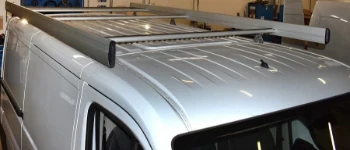 01_A roof rack with the noise reducing Ultrasilent rubber profile