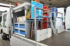 01_Special Syncro racking on a drop-side truck