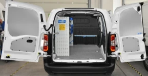 01_Syncro racking for an industrial automation service in the Toyota Proace City