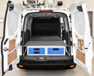 01_The Ford Connect with underfloor drawers and roof accessories