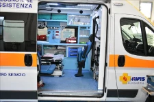 01_The fully equipped ambulance, with Syncro System drawers