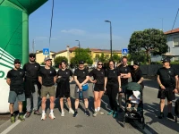 01_The group of Syncro employees sets off on the 2025 “Asparagus Walk”