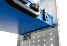 02_A close-up of a Syncro case bracket seen from below