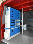 02_A telescopic cargo bar in the Sprinter for installing doors and windows