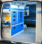 02_Syncro’s drawers, shelves and pull-out vice bench on the left of the Vito