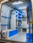 02_The support surface with cargo retaining systems and shelving in the Daily