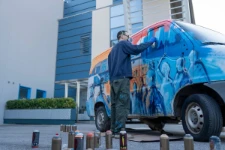 02_Van art: Massimo Baggio interprets Syncro’s 17 October 2025 celebrations