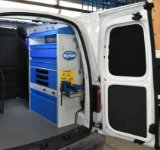 03_A pull-out vice bench for small vans