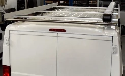 03_A roof rack with a square section pipe carrier on a 2022 Movano