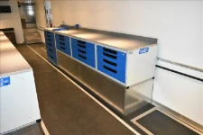 03_Syncro drawers and worktops on the right of the trailer