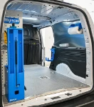 03_The right wall of the Doblò with only accessories