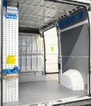 03_The Syncroblock bar with movable, telescopic hooks on the right of the Jumper