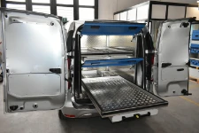 04_The main slide in extended position, showing the equipment for the carcass collection service