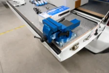 04_The metal vice on the Isuzu D-Max’s lined tailgate