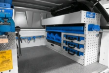 05_Syncro shelves and cases on the right of the Ford Ranger pick-up