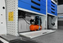 05_The compressor in the Vivaro for servicing agricultural machines