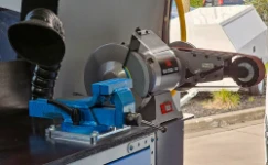 10_The vice, grinder and sander for finishing and adjusting prostheses and orthoses in the Sprinter