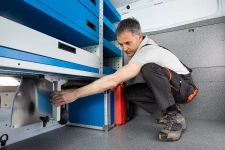 11_Using a shuttle to hold cases in place