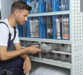 1_A Syncro Ultra pull-out container with a central space divider