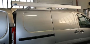 A side view of the Fiat Scudo’s roof rack