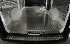 A super-tough, double-layer floor liner in plywood and aluminium in a TGE