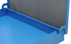 A Syncro case lid with anti-tip hinges