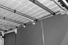 Bars for hanging garments with the Syncroblock bar