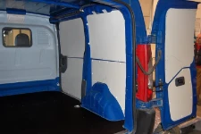 Pannellatura in lamiera preverniciata e rivestimenti in multistrato marino resinato per Jumpy