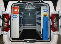 Allestimento officina mobile sul Dacia Dokker con morsa, portarotolo e tanica