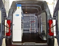 Allestimento officina mobile sul Dacia Dokker con morsa, portarotolo e tanica