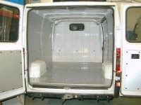 Rivestimento interno con pianale e pannellatura per NV250