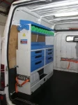 Modulo sinistro dell'allestimento Syncro Ultra nel NV250, con pannello portautensili e portarotoli