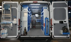 Vista d'insieme dell'allestimento Syncro Ultra nel vano di carico del NV250