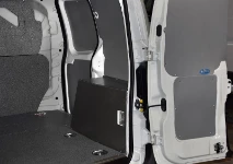 Rivestimento lato sinistro del Dokker con copriruota in alluminio mandorlato