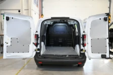 Rivestimento interno con pianale e pannellatura per Ford Courier