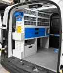 Scaffale su Ford Courier con cassetti metallici e in plastica trasparente