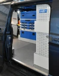 Berlingo Citroen con rivestimento interno in legno e lamiera