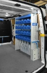 Scaffale con minuteria in contenitori trasparenti e cassetto nel Dokker