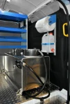 Berlingo Citroen con rivestimento interno in legno e lamiera