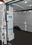 Berlingo Citroen con rivestimento interno in legno e lamiera