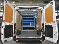 Allestimento officina mobile sul Dacia Dokker con morsa, portarotolo e tanica