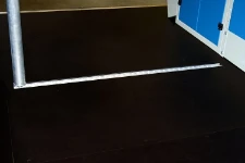 Insertion of load lock pole to floor panel 