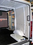 Modulo scaffalato Syncro Ultra nel NV250 con pannello portautensili e cassetti