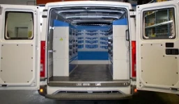 Rivestimento interno con pianale e pannellatura per NV250