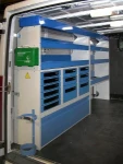 Modulo sinistro dell'allestimento Syncro Ultra nel NV250, con pannello portautensili e portarotoli