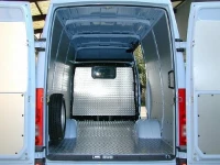 Rivestimento interno con pianale e pannellatura per NV250