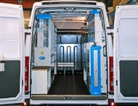 Allestimento officina mobile sul NV250 con morsa, portarotolo e tanica