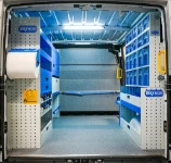Allestimento completo su Iveco Daily, vista posteriore a porte aperte