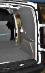 Rivestimento lato sinistro del Dacia Dokker con copriruota in alluminio mandorlato
