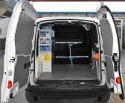 Allestimento officina mobile sul Dacia Dokker con morsa, portarotolo e tanica